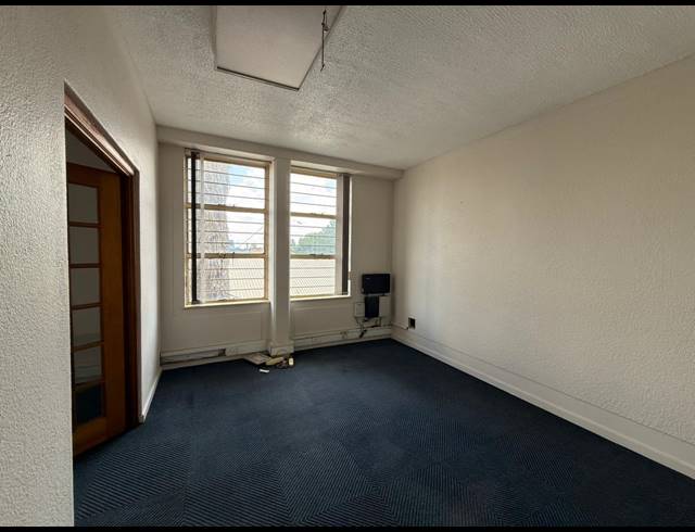 1,080M² OFFICE TO LET IN ALRODE
